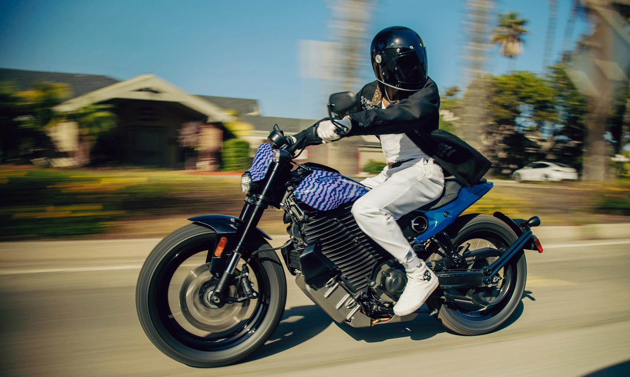 bike, motorbike, hurry, biker, motorcyclist, fast, ride, vehicle, transportation system, rider, wheel, drive, seated, people, action, helmet, sport, road, race, street