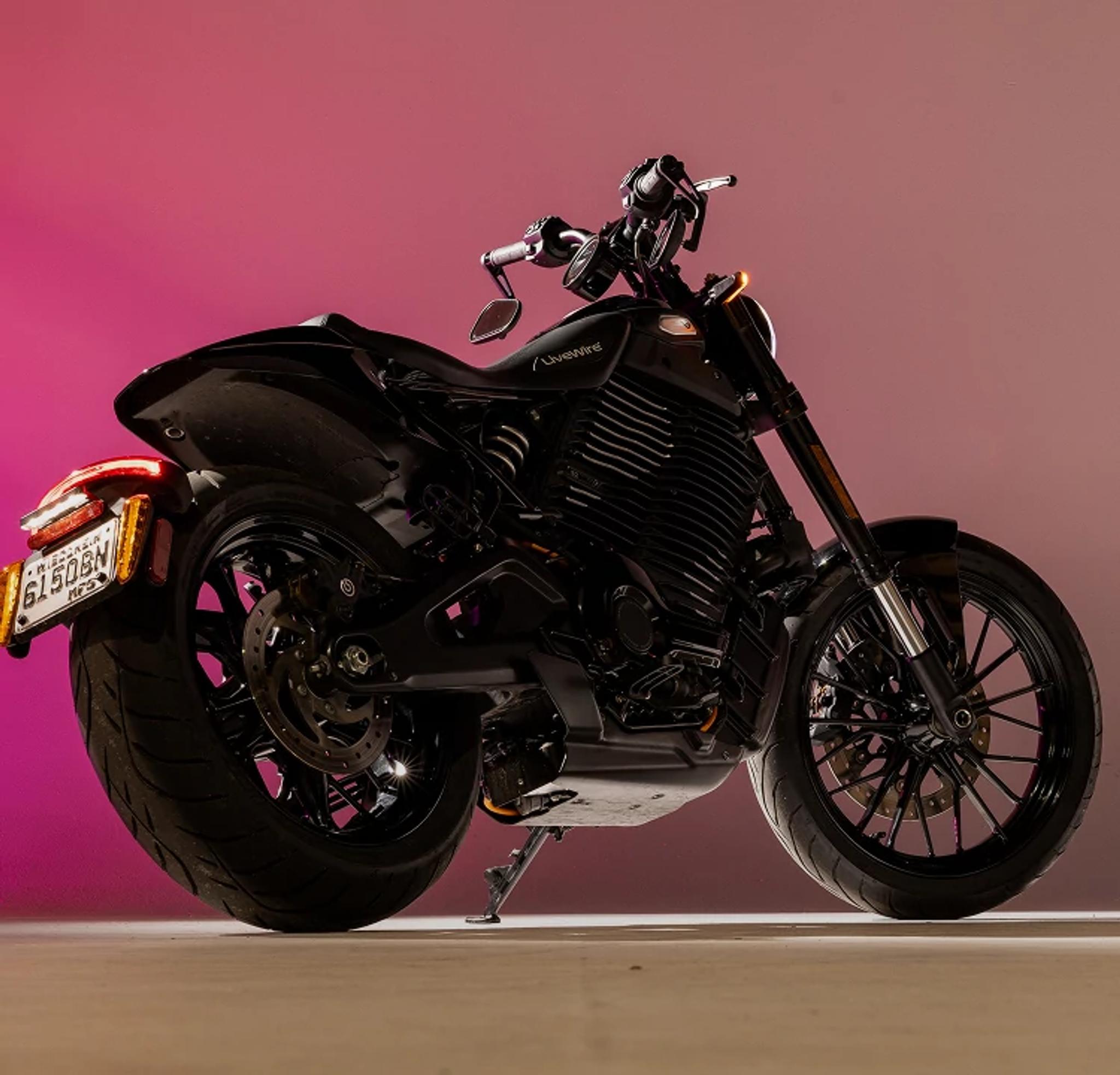 bike, motorbike, wheel, vehicle, drive, biker, transportation system, ride, motocross, helicopter, suzuki, race, rider, hurry, fast, seated, tire, classic, motorcyclist, brake, vintage, chrome, power