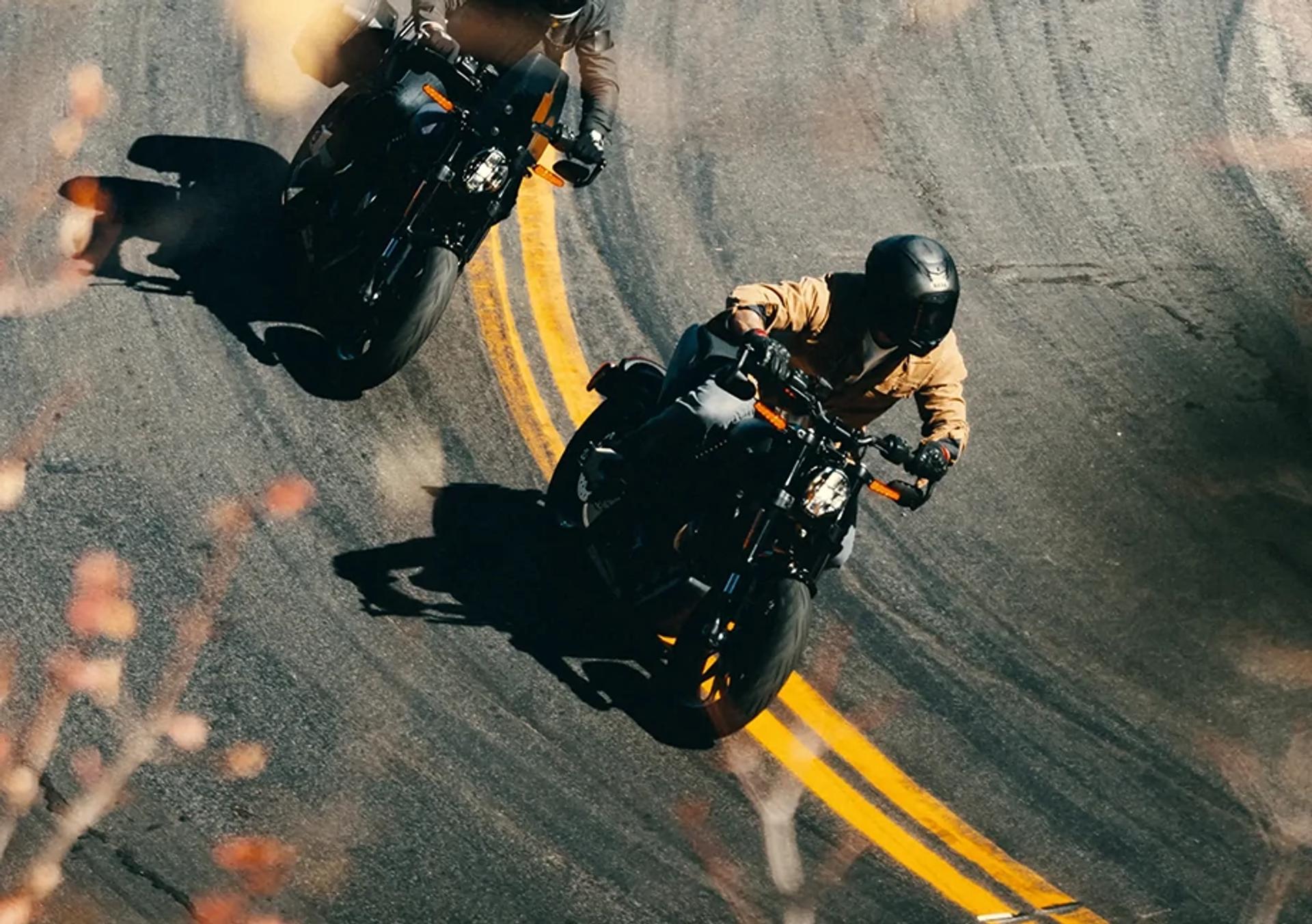 bike, people, road, biker, motorbike, helmet, hurry, transportation system, sport, street, adult, man, vehicle, drive, action