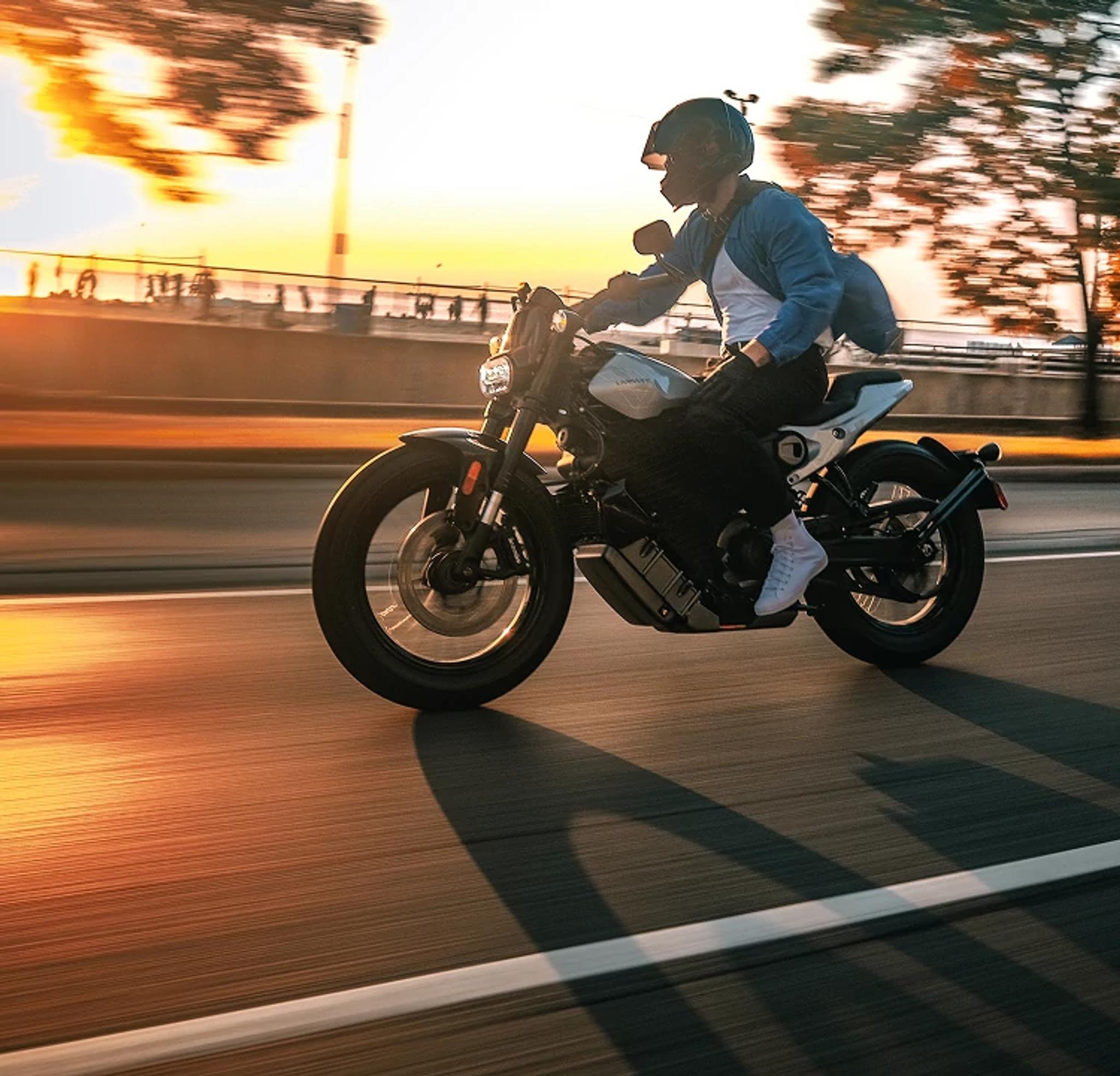 bike, hurry, biker, fast, motorbike, street, road, rider, motorcyclist, seated, transportation system, man, ride, drive, wheel, people, vehicle, cyclist, race