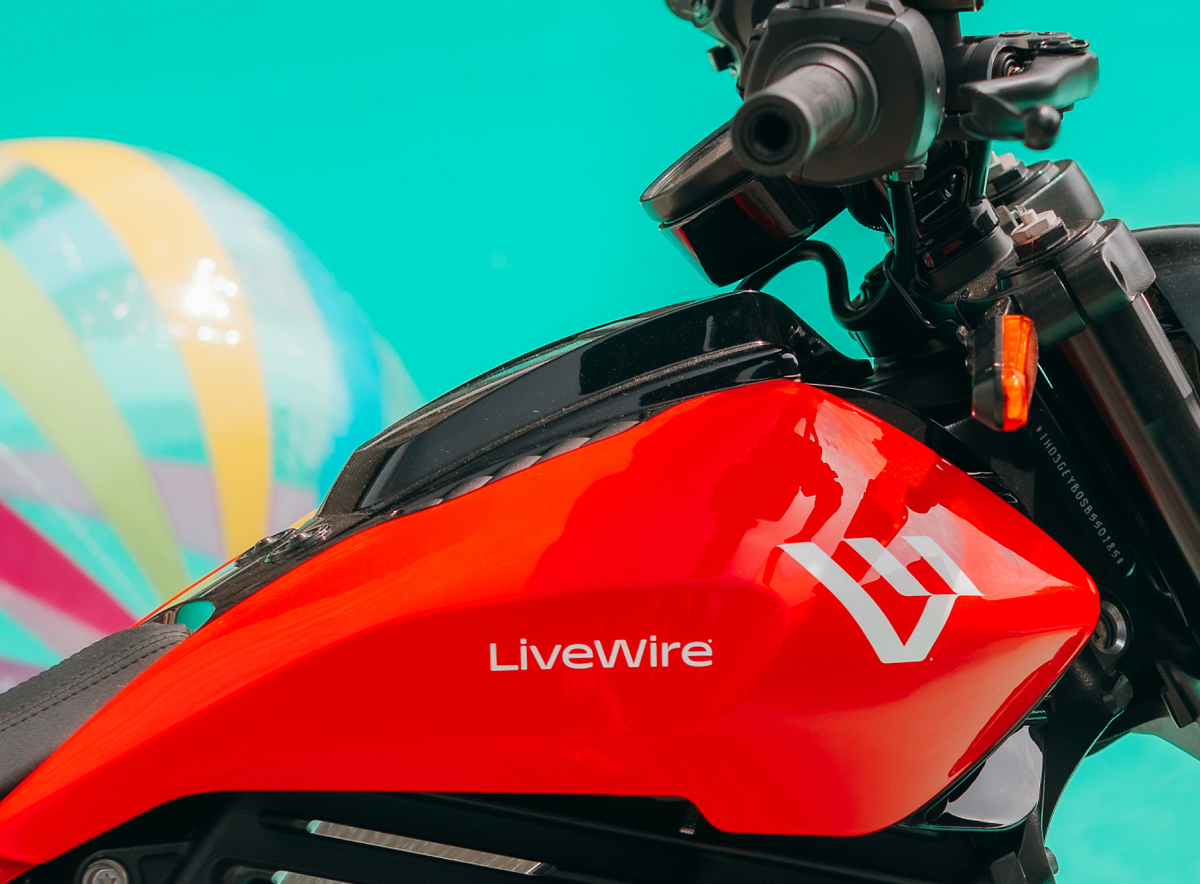 pulse, news, red hot electric summer, rhes, s2 alpinista, quasar red, pool, no person, power, fast, car, chrome, classic, glazed