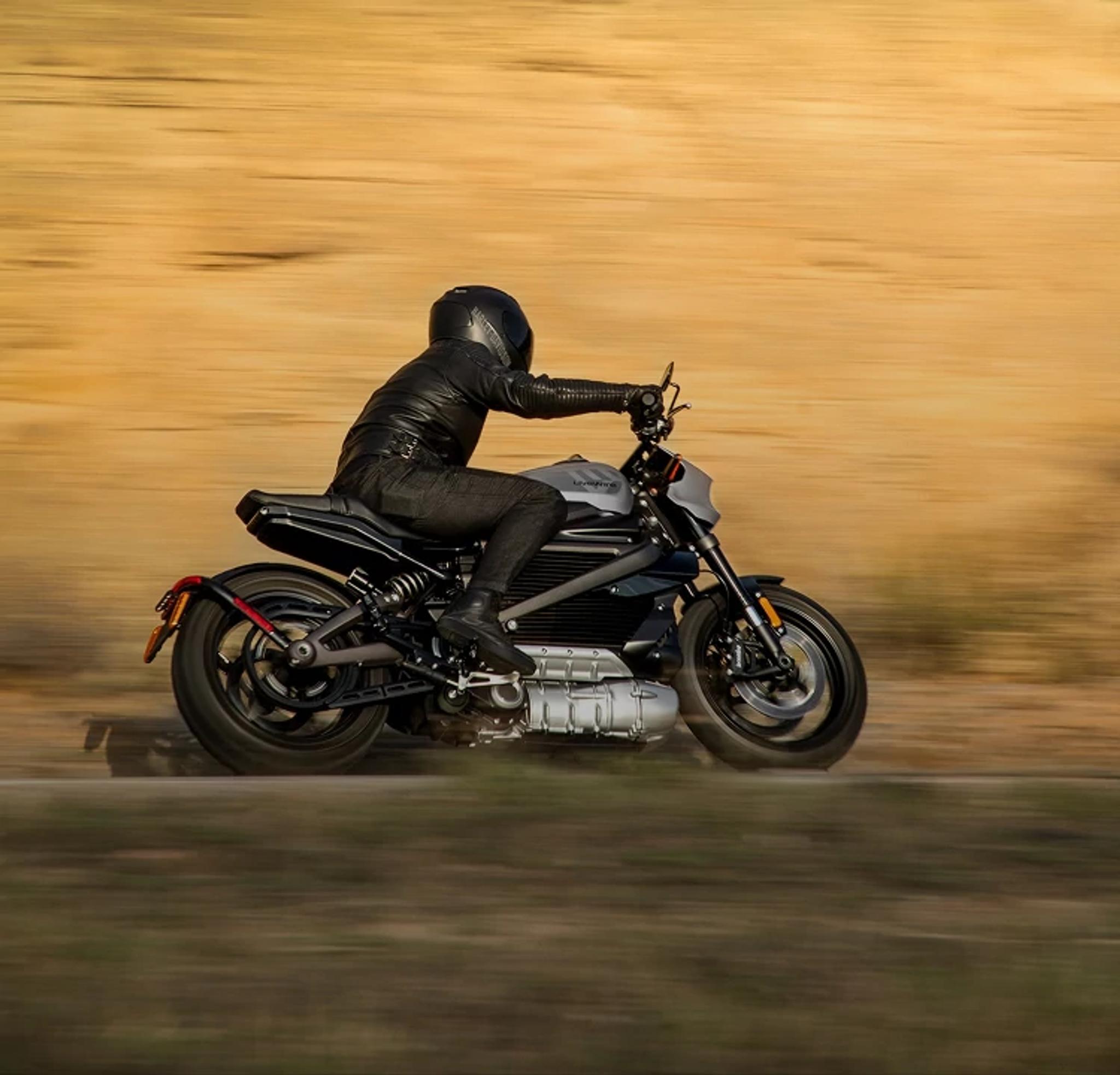 bike, motorbike, hurry, biker, rider, ride, race, fast, motorcyclist, motocross, action, drive, vehicle, seated, racer, wheel, transportation system, honda, sport, suzuki, motor vehicle, road, driver, competition, helmet, engine, machine, cyclist