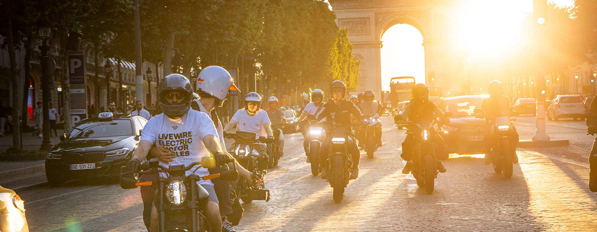silent ride, paris, reload land, pulse, articles, people, bike, man, street, city, group, road, police