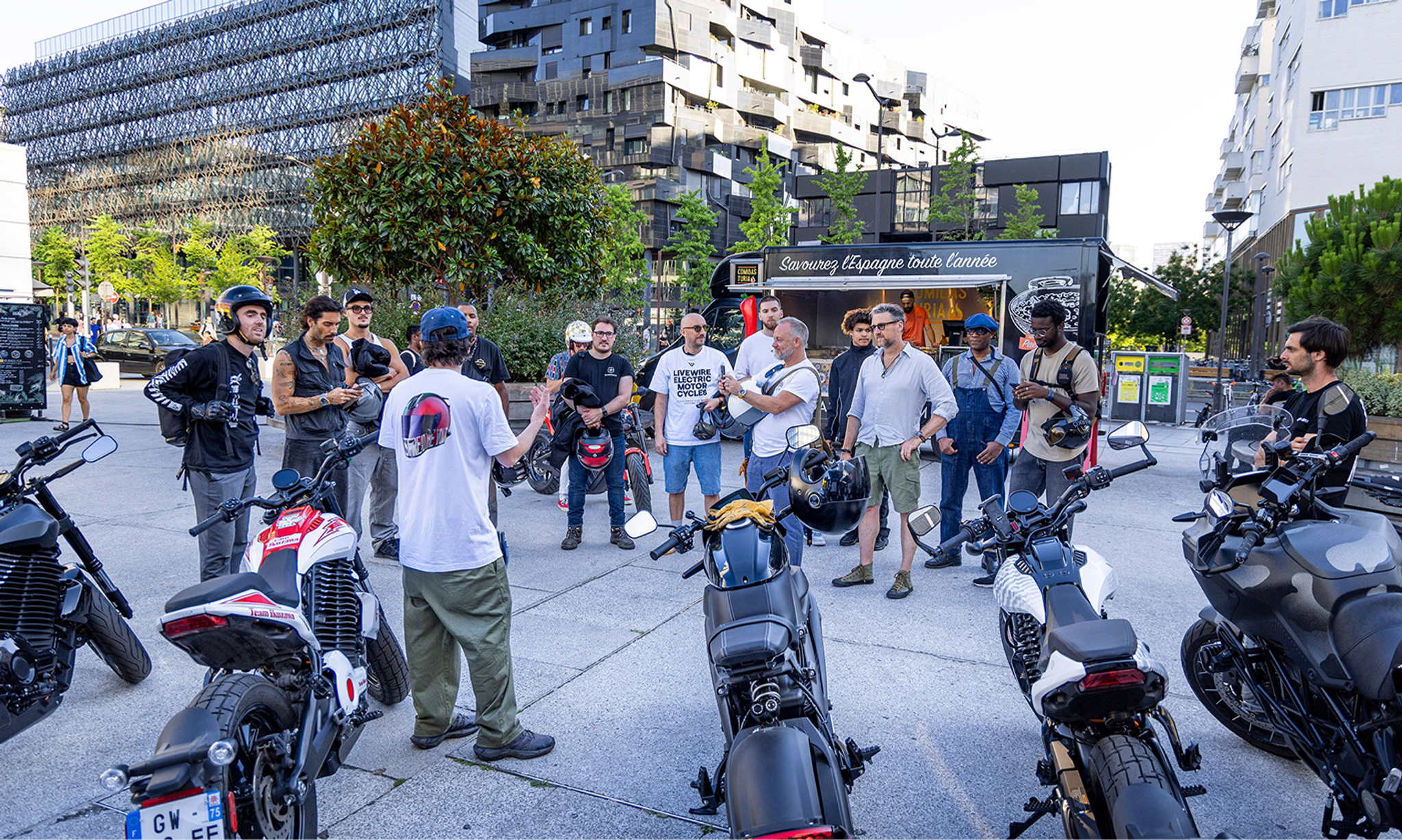 silent ride, paris, reload land, pulse, articles, bike, street, city, people, road, urban, police, wheel, biker, cyclist, group
