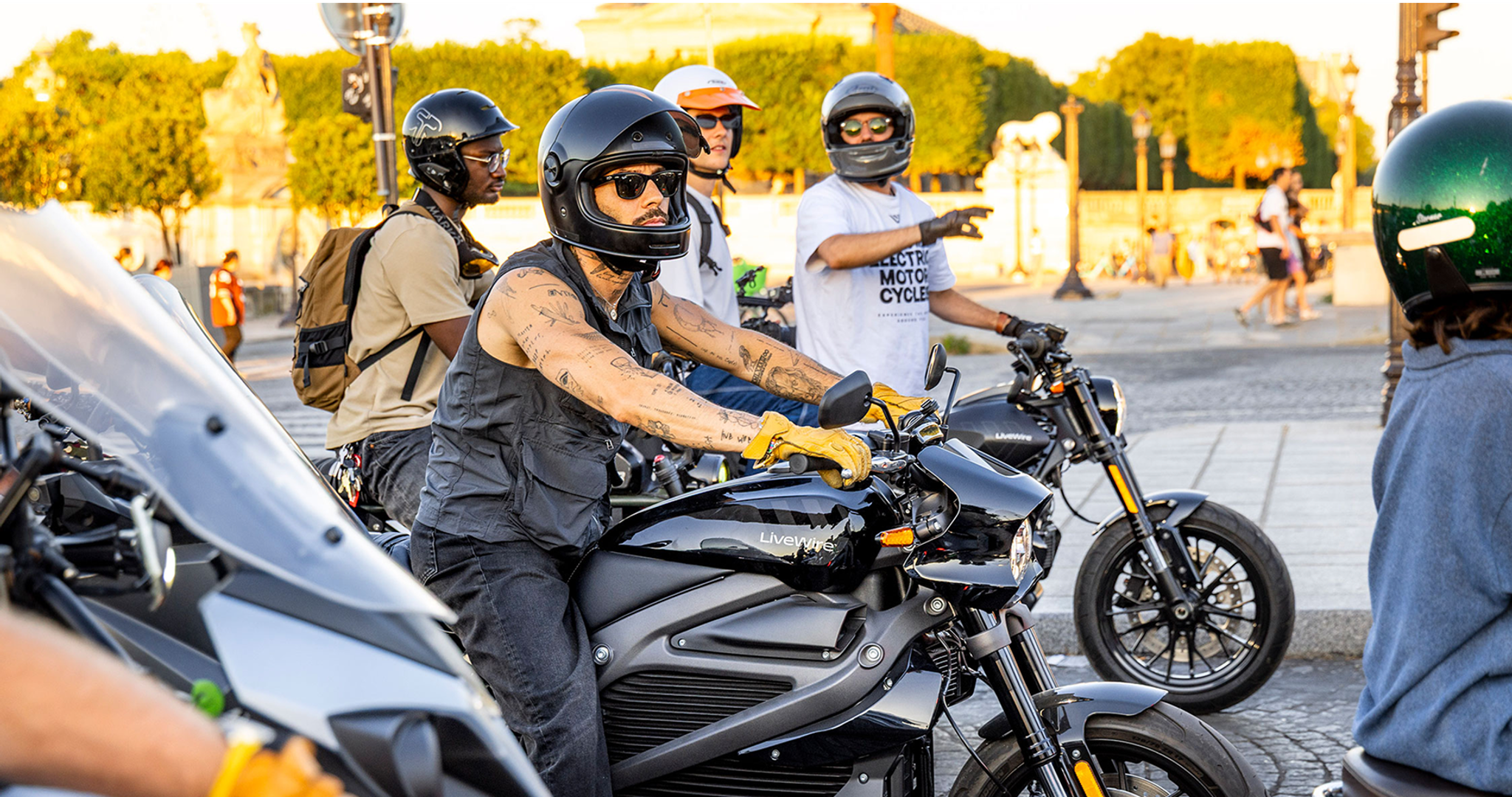 silent ride, paris, reload land, pulse, articles, bike, biker, motorbike, vehicle, road, street, helmet, wheel, people, rider, race, seated, drive, man, transportation system, motorcyclist, hurry, city