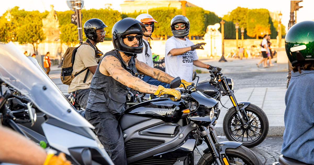 silent ride, paris, reload land, pulse, articles, bike, biker, motorbike, vehicle, road, street, helmet, wheel, people, rider, race, seated, drive, man, transportation system, motorcyclist, hurry, city