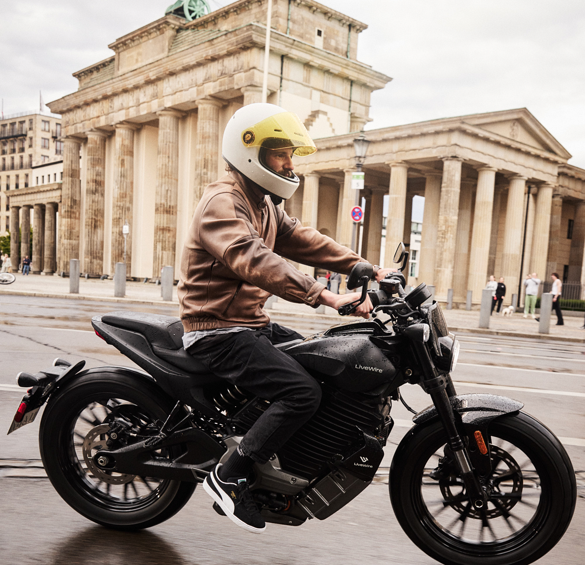 reload land, events, germany, the pulse, articles,, bike, street, biker, motorbike, wheel, seated, city, rider, road, urban, vehicle, people, travel, helmet, motorcyclist, transportation system, cyclist, woman, man, scooter