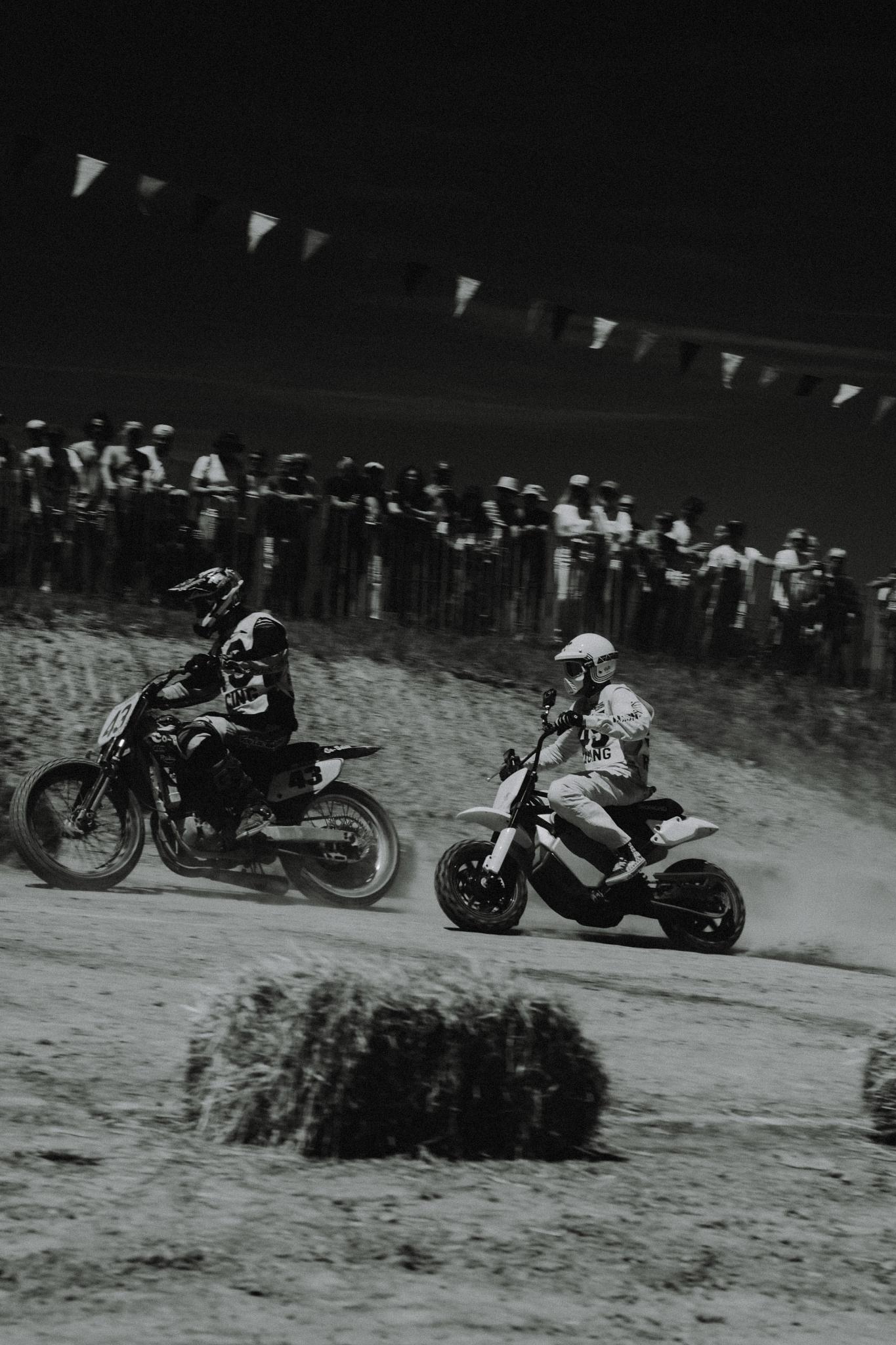 El Rollo, S4 Honcho, Honcho, Trail, Wheels & Waves 2026, people, bike, group together, motor vehicle, vehicle, adult, race, seated, biker, motorcyclist, competition, transportation system, man, north america, many, group, hurry, action, track, motion