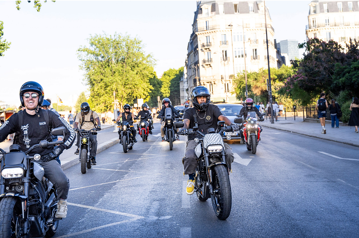 silent ride, paris, reload land, pulse, articles, bike, street, city, road, people, police, biker, vehicle, seated, urban, wheel, man, helmet, group, group together, cyclist
