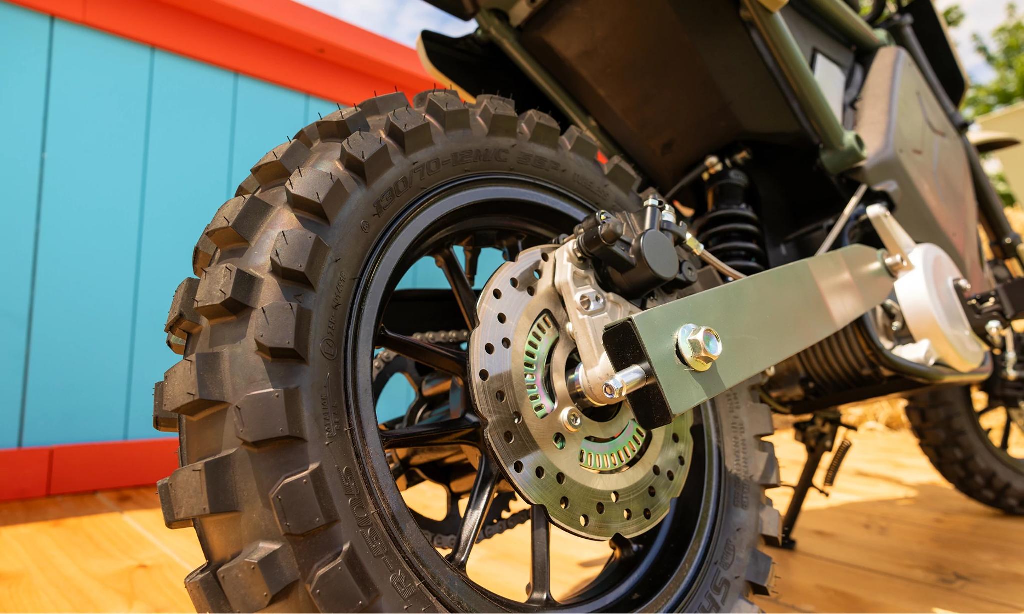 wheel, power, machinery, steel, gear, no person, tire, car, industry, iron, machine, vehicle, automotive, technology