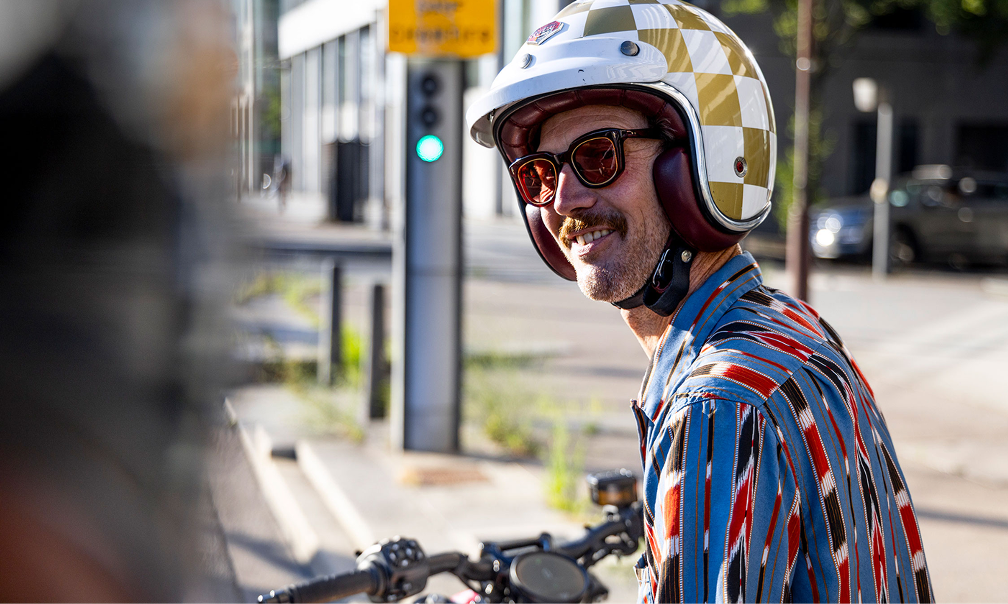 silent ride, paris, reload land, pulse, articles, street, bike, portrait, urban, city, sunglasses, wheel, man, people, biker, race, helmet, cyclist
