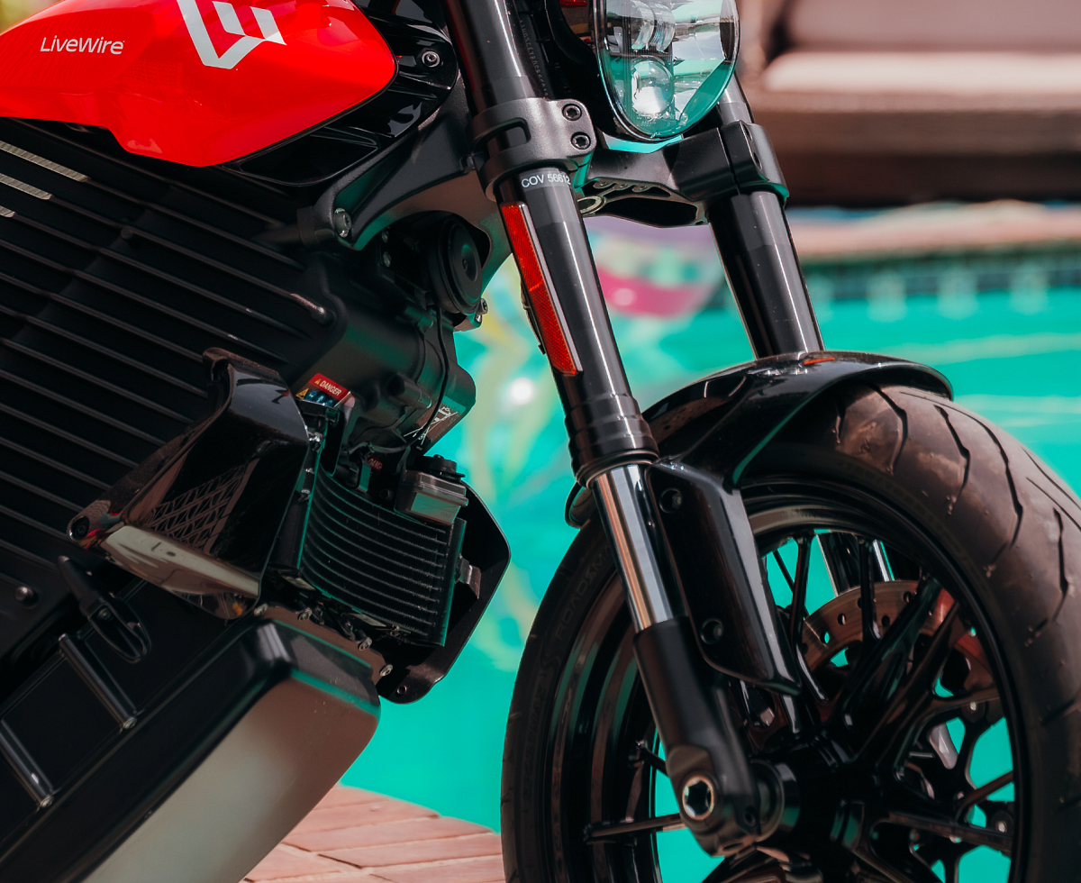 pulse, news, red hot electric summer, rhes, s2 alpinista, quasar red, pool, bike, motorbike, wheel, drive, transportation system, brake, chrome, vehicle, biker, power, tire, fast, car, public show, ride, engine, race, detail, garage, rider, classic, automotive, sport, honda, street, helicopter